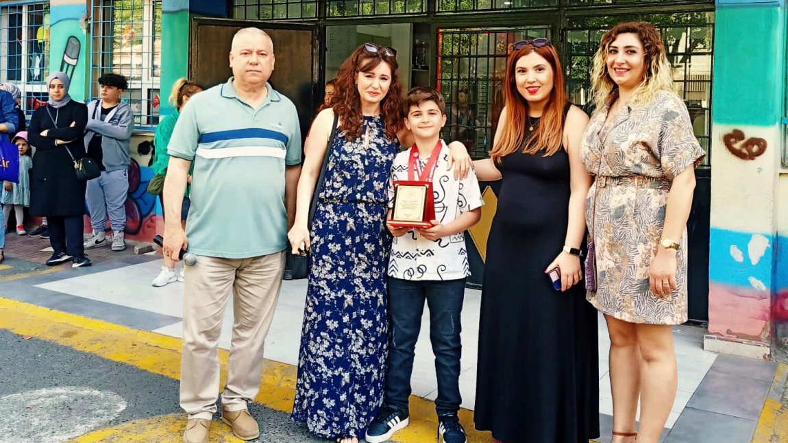 Karate Şampiyonu Öğrencimiz Berat Efe Genç’e Ödülü Verildi.